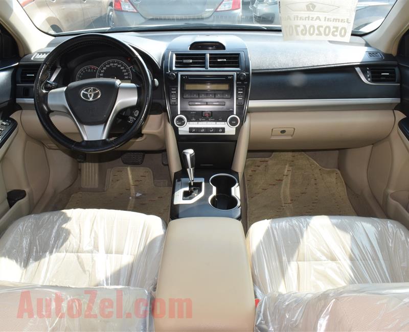 TOYOTA CAMRY- 2013- WHITE- 80 000 KM- GCC SPECS