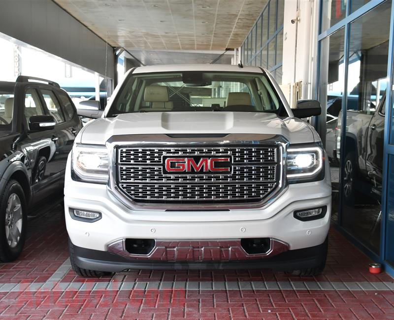 GMC DENALI PICK UP- 2017- WHITE- 72 000 KM- GCC SPECS