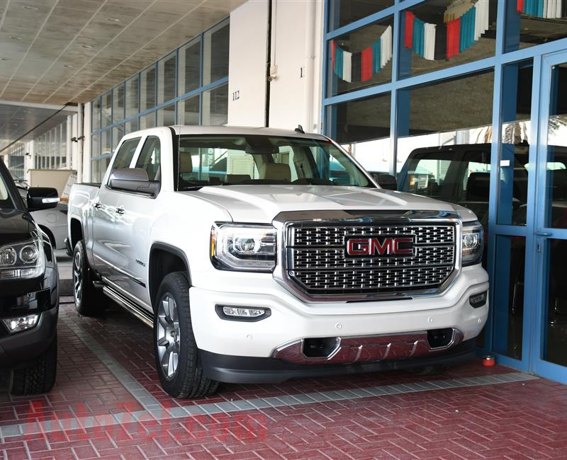 GMC DENALI PICK UP- 2017- WHITE- 72 000 KM- GCC SPECS