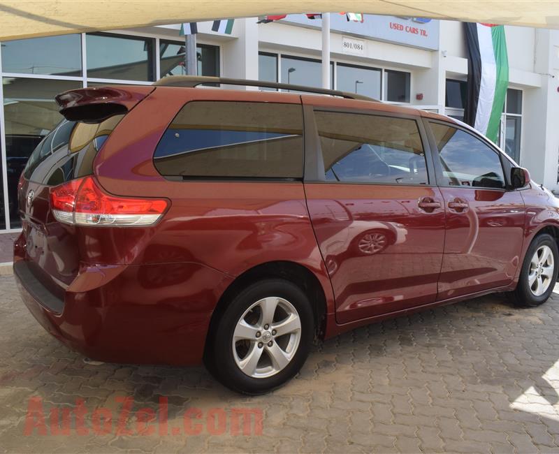 TOYOTA SIENNA- 2014- RED- 148 000 KM- GCC