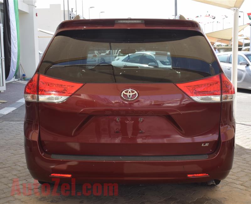 TOYOTA SIENNA- 2014- RED- 148 000 KM- GCC