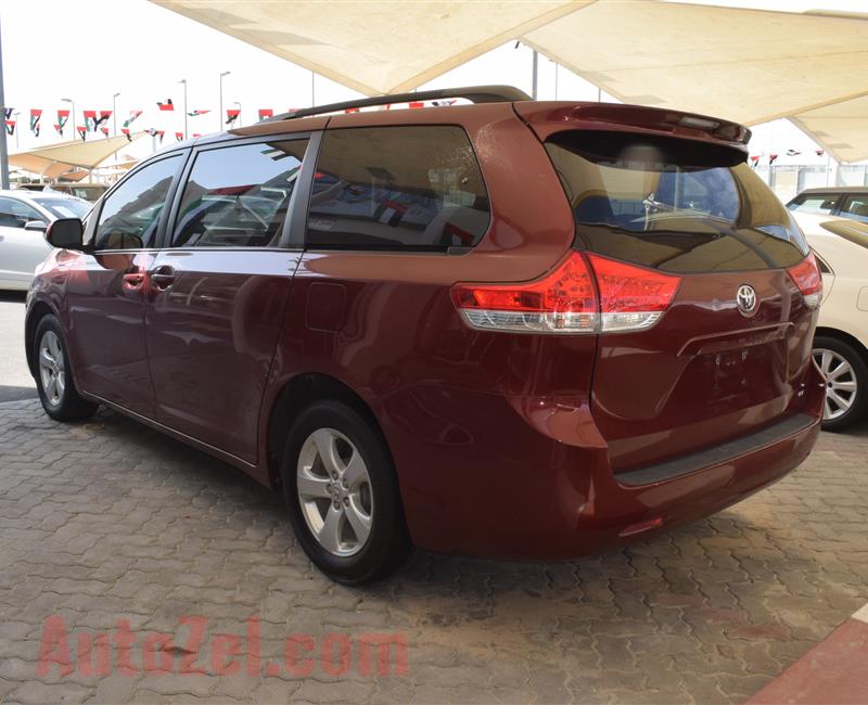 TOYOTA SIENNA- 2014- RED- 148 000 KM- GCC