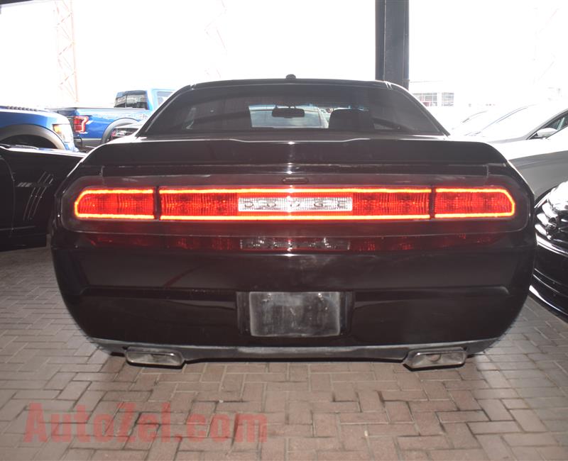 DODGE CHALLENGER- 2014- BLACK- 26 000 MILEAGE- AMERICAN SPECS, MANUAL GEAR