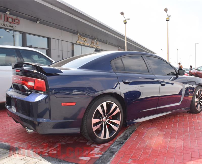 Dodge charger srt 2014 blue 96 000 km gcc
