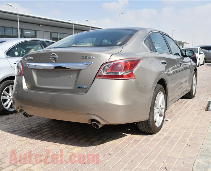 NISSAN ALTIMA NUM 2 MODEL 2016 - GOLD - 74,000 KM - V4 - GCC 