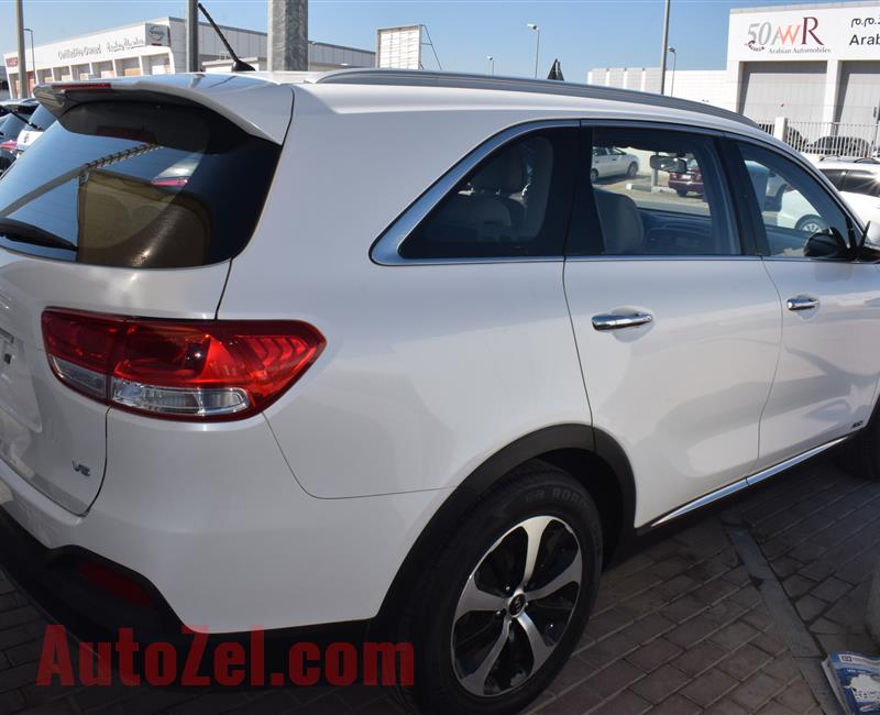 KIA SORENTO MODEL 2016 - WHITE - 125,000 KM - V6 - GCC 