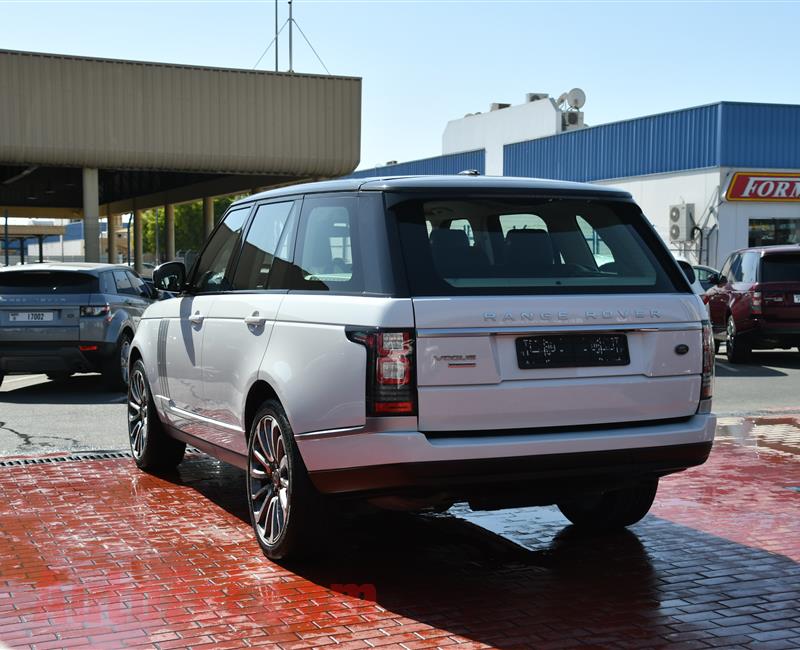 RANGE ROVER VOGUE SUPERCHARGED- 2014- WHITE- 120 000 KM- GCC SPECS