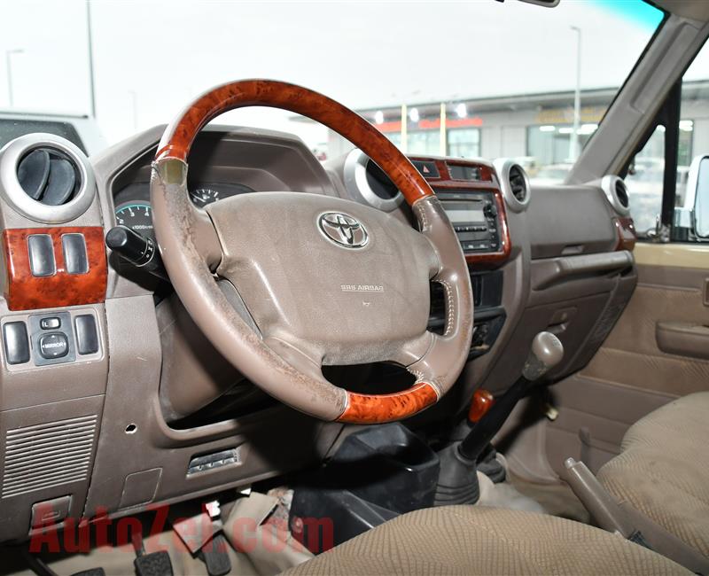 TOYOTA LAND CRUISER- 2013- BEIGE- 82 000 KM