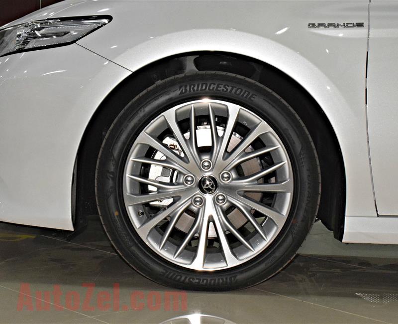 toyota camry model 2019 -  white - zero km - v6 - gcc 