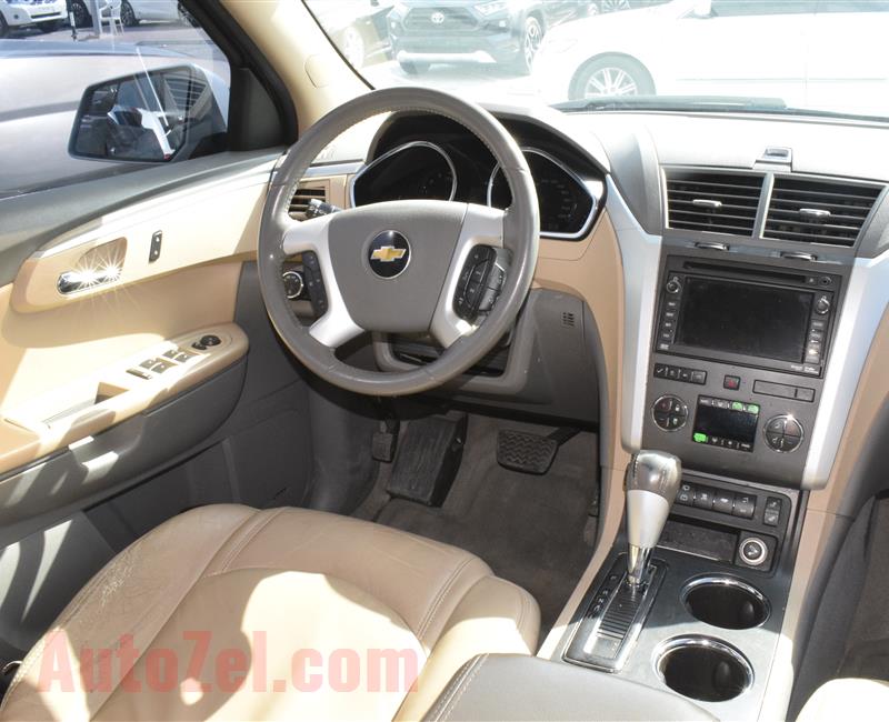 CHEVROLET TRAVERSE LT- 2012- SILVER- 196 000 KM- GCC