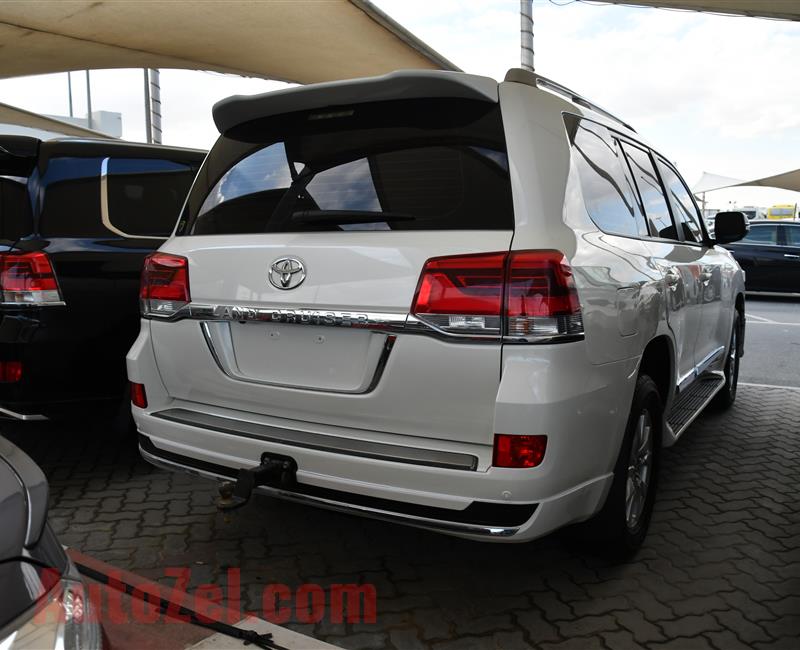 TOYOTA LAND CRUISER GXR- 2017- WHITE- 94 000 KM- GCC