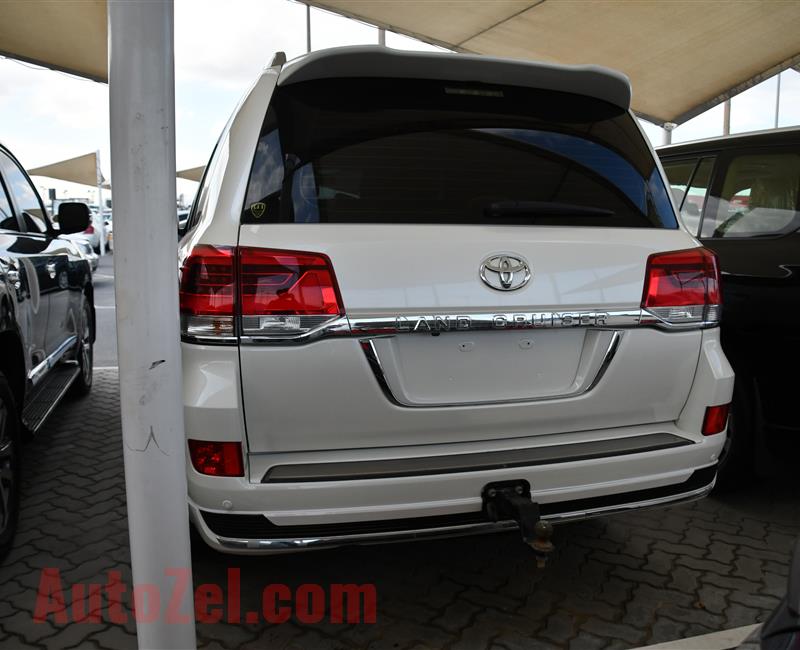 TOYOTA LAND CRUISER GXR- 2017- WHITE- 94 000 KM- GCC