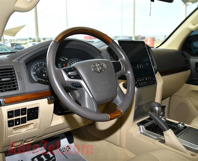 TOYOTA LAND CRUISER GXR- 2017- WHITE- 94 000 KM- GCC