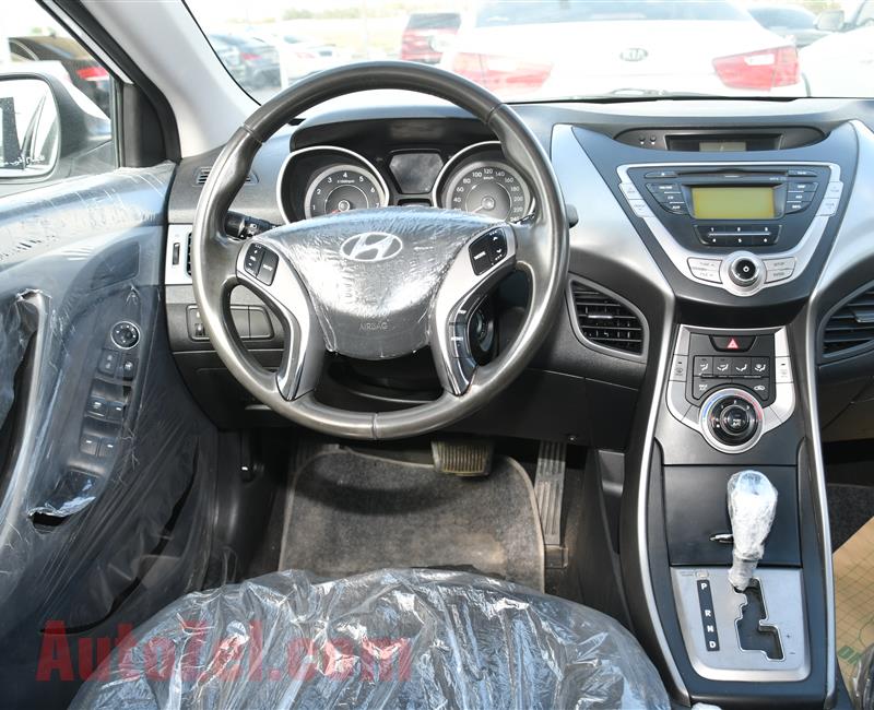 HYUNDAI ELANTRA- 2014- WHITE- 235 000 KM- GCC