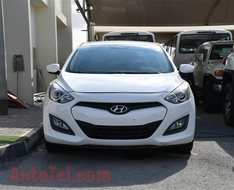 HYUNDAI i30- 2014- WHITE- 98 000 KM- GCC