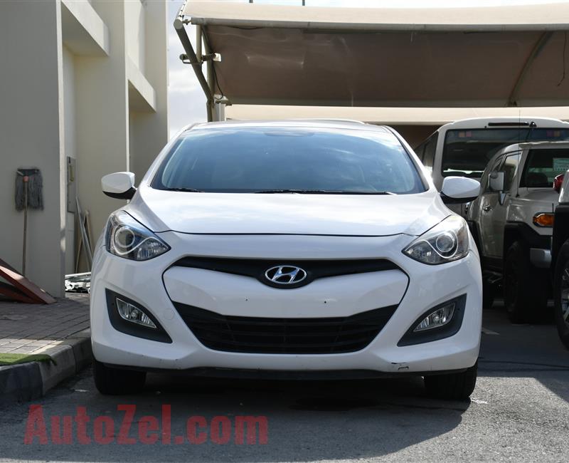 HYUNDAI i30- 2014- WHITE- 98 000 KM- GCC