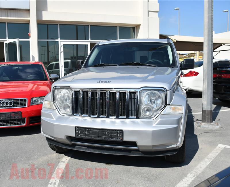 JEEP CHEROKEE MODEL 2010 - SILVER - 243000 KM - V6 - GCC 