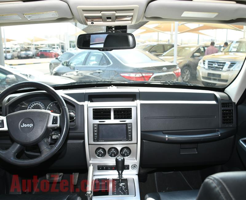 JEEP CHEROKEE MODEL 2010 - SILVER - 243000 KM - V6 - GCC 