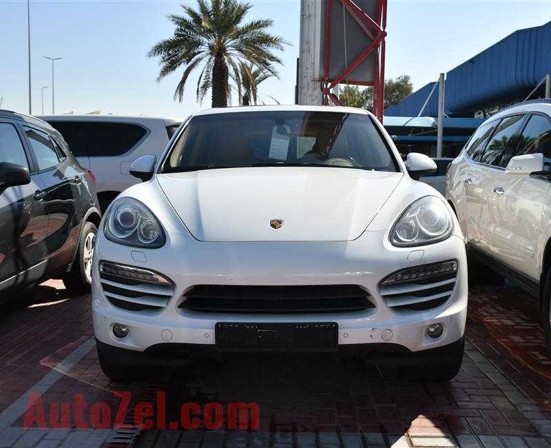 PORSCHE CAYENNE- 2013- WHITE- 98 000 KM- GCC SPECS