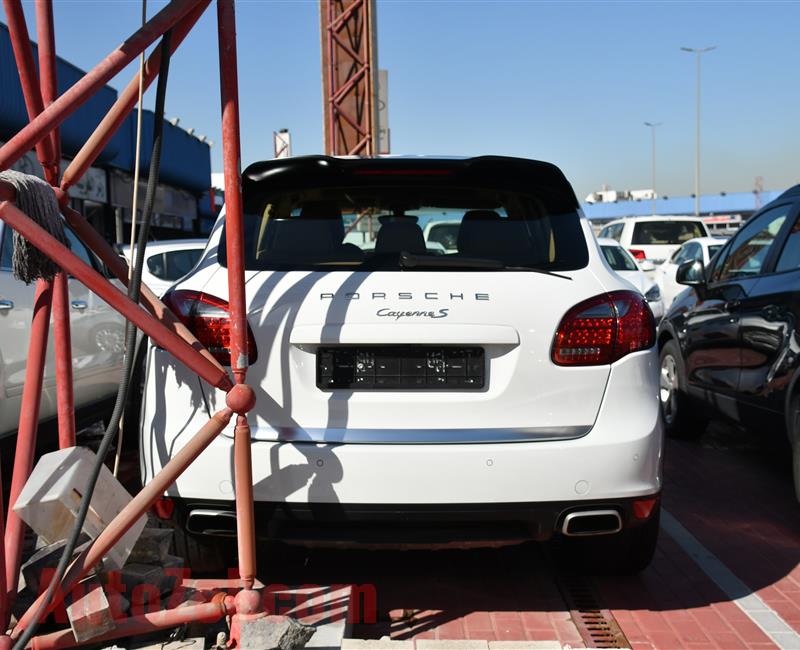 PORSCHE CAYENNE- 2013- WHITE- 98 000 KM- GCC SPECS