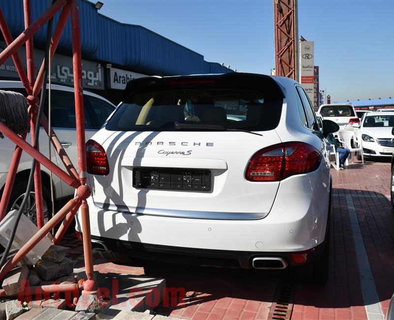 PORSCHE CAYENNE- 2013- WHITE- 98 000 KM- GCC SPECS