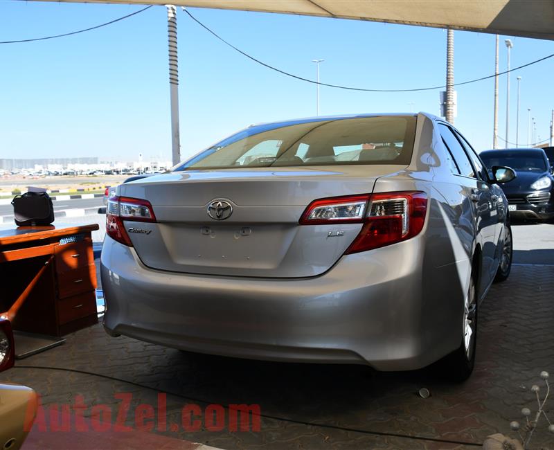 TOYOTA CAMRY LE MODEL 2014 - SILVER - 64.000 MILES - V4 - CAR SPECS IS AMERICAN 