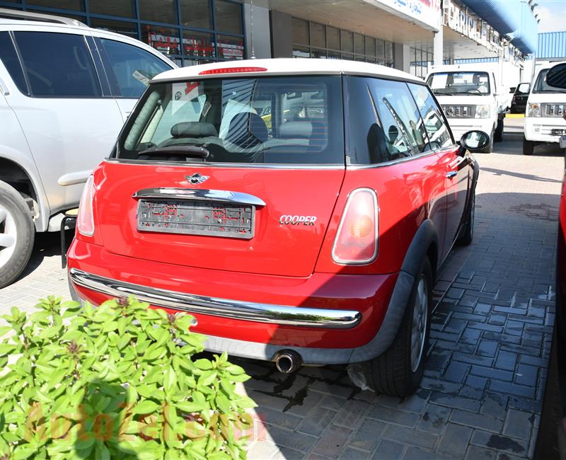 MINI COOPER- 2004- RED- 144 000 KM- GCC SPECS