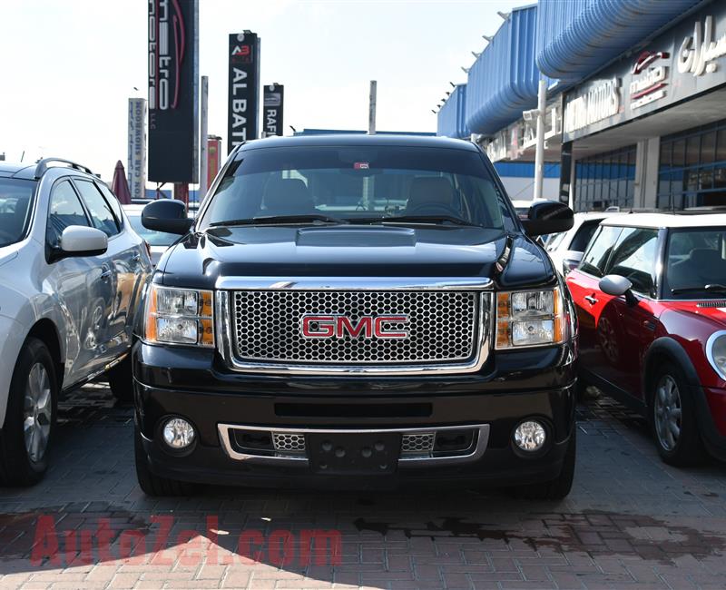 GMC DENALI- 2014- BLACK- 144 000 KM- GCC SPECS