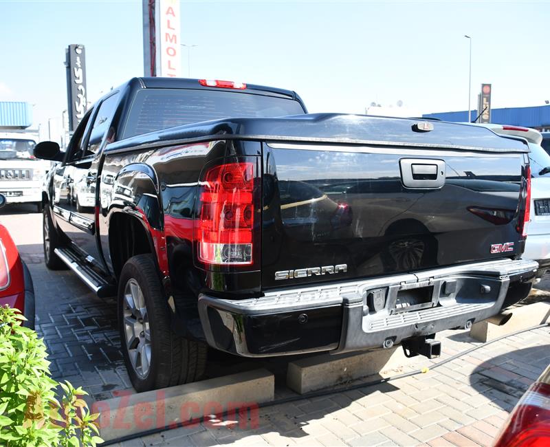 GMC DENALI- 2014- BLACK- 144 000 KM- GCC SPECS