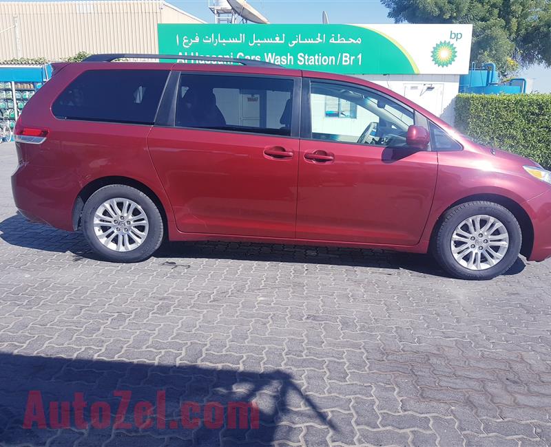 Toyota Sienna same like new