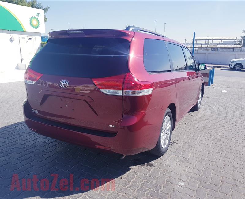 Toyota Sienna same like new