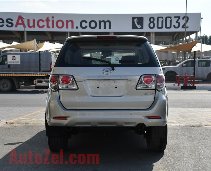 TOYOTA FORTUNER- 2013- GOLD- 321 000 KM- GCC SPECS