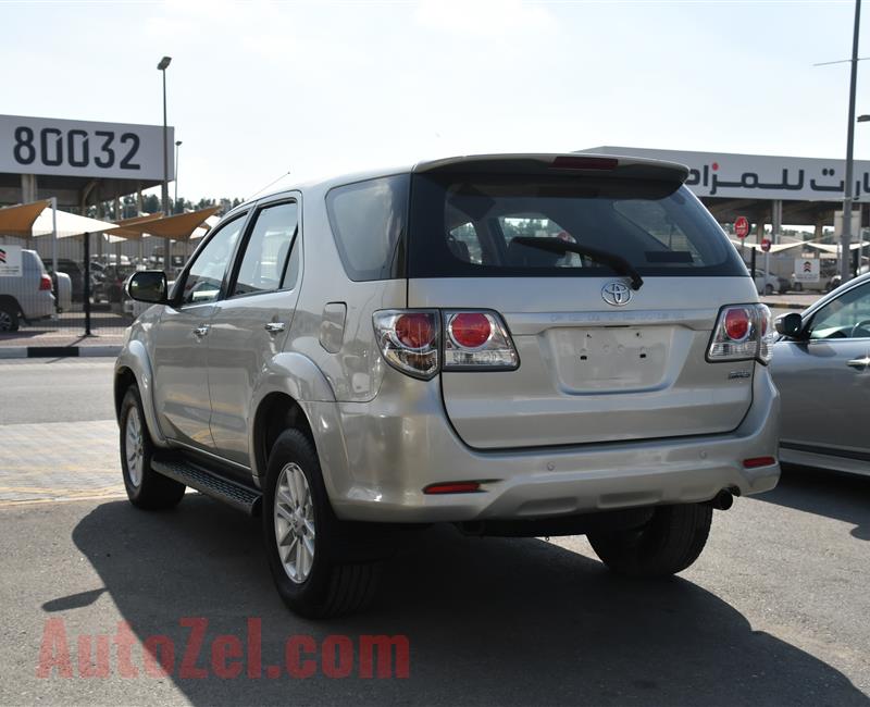 TOYOTA FORTUNER- 2013- GOLD- 321 000 KM- GCC SPECS