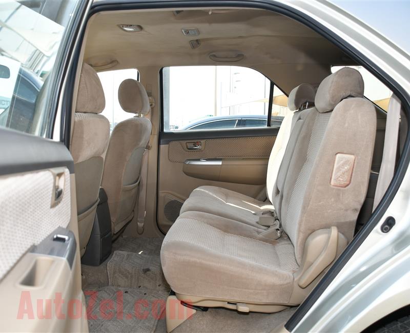 TOYOTA FORTUNER- 2013- GOLD- 321 000 KM- GCC SPECS