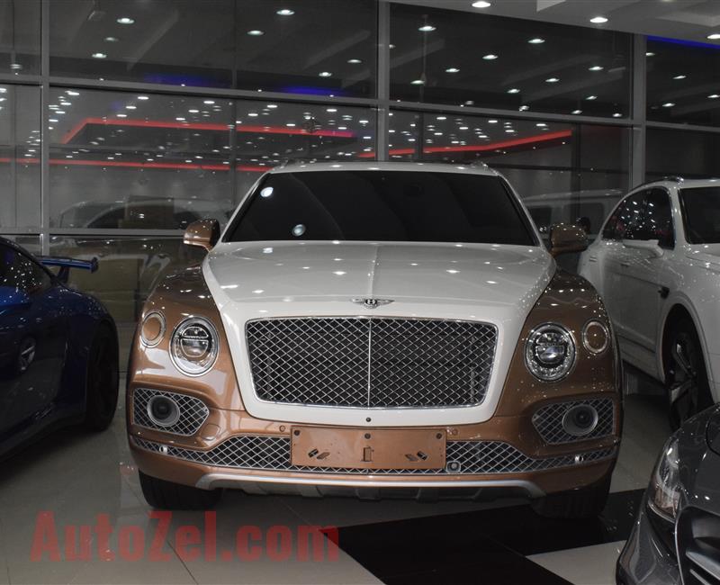 BENTLEY BENTAYGA MODEL 2017 - WHITE / GOLD  - 60,000 KM - V12 - GCC 