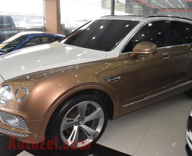 BENTLEY BENTAYGA MODEL 2017 - WHITE / GOLD  - 60,000 KM - V12 - GCC 