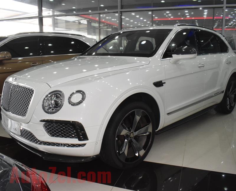 BENTLEY BENTAYGA MODEL 2017 - WHITE - 135,000 KM - V12 - GCC 