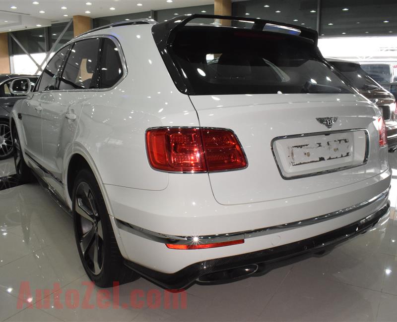 BENTLEY BENTAYGA MODEL 2017 - WHITE - 135,000 KM - V12 - GCC 