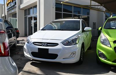 HYUNDAI ACCENT- 2016 WHITE- 82 000 KM- GCC SPECS