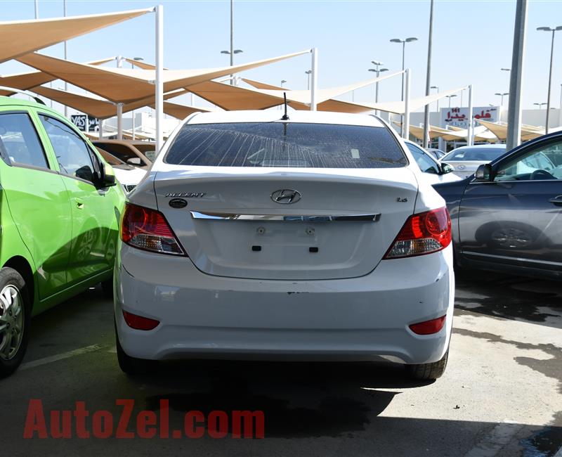 HYUNDAI ACCENT- 2016 WHITE- 82 000 KM- GCC SPECS