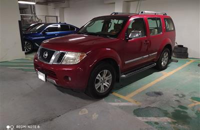 Nissan Pathfinder LE 2009. 4.0L - 4x4 : Low KM 127500+