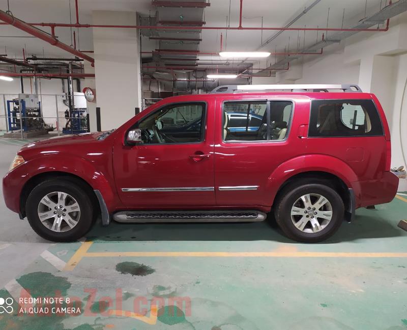 Nissan Pathfinder LE 2009. 4.0L - 4x4 : Low KM 127500+