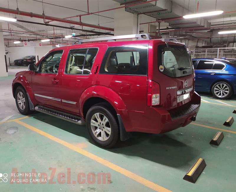 Nissan Pathfinder LE 2009. 4.0L - 4x4 : Low KM 127500+