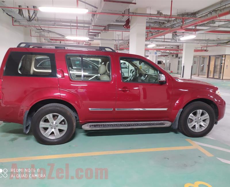 Nissan Pathfinder LE 2009. 4.0L - 4x4 : Low KM 127500+