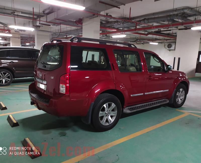 Nissan Pathfinder LE 2009. 4.0L - 4x4 : Low KM 127500+