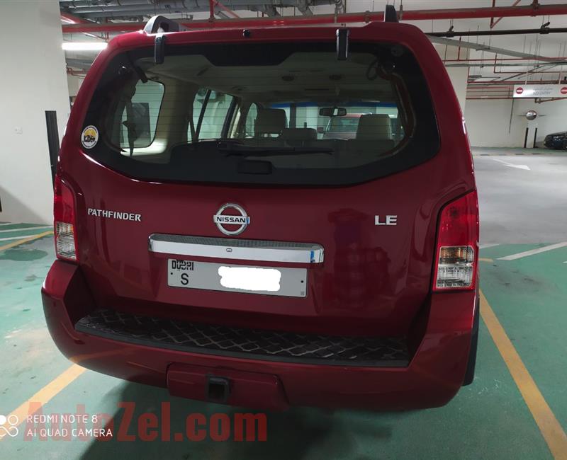 Nissan Pathfinder LE 2009. 4.0L - 4x4 : Low KM 127500+