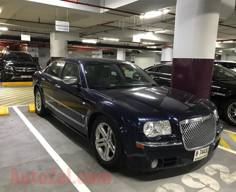 Chrysler 300C Top of the range V8-Good Condition