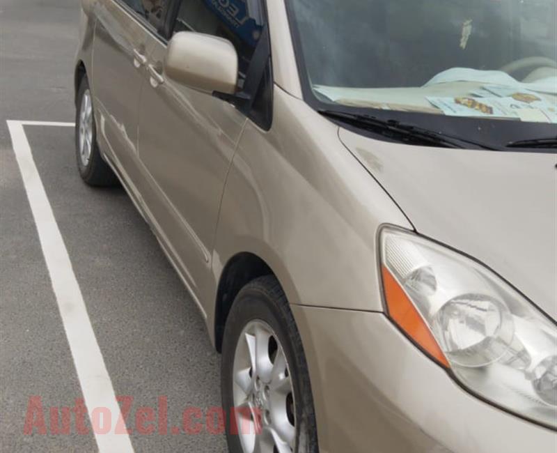 toyota sienna 2006 XLE full option very clean