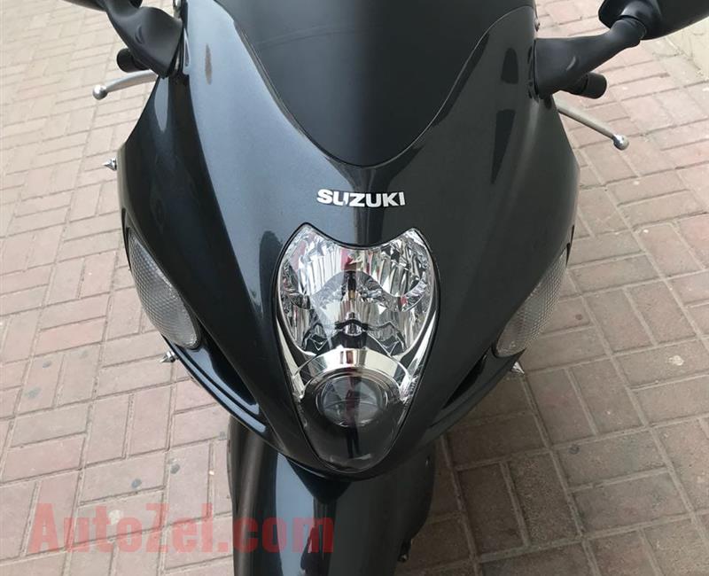 Available here Suzuki GSXR 1000cc 2017 and Hayabusa 2005 Gray color Done 30000 km