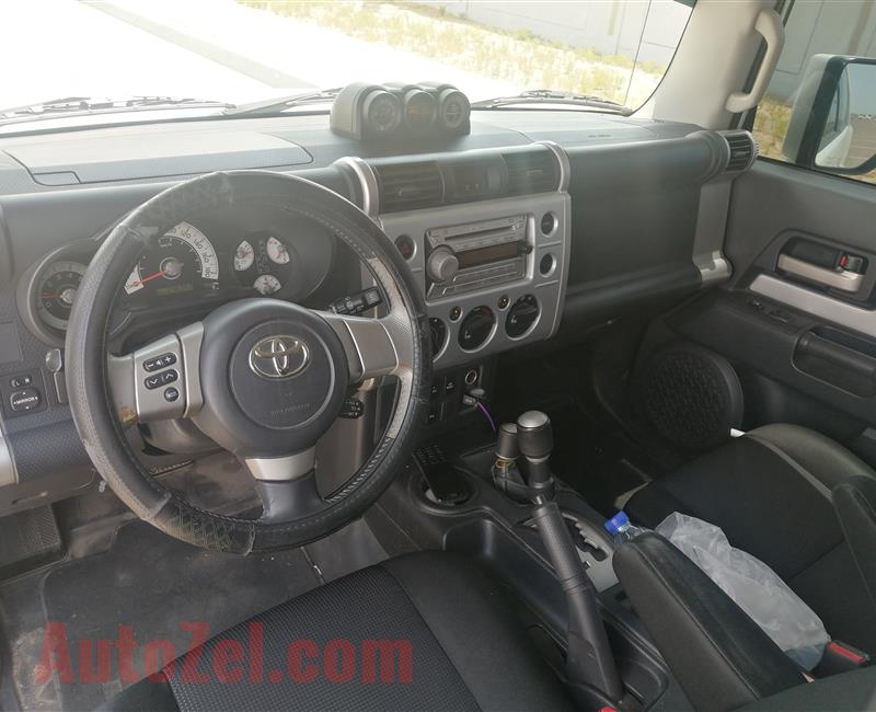 FJ CRUISER 2009 FULL OPTION